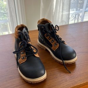 Kids blue and tan hiking boots. Size 3